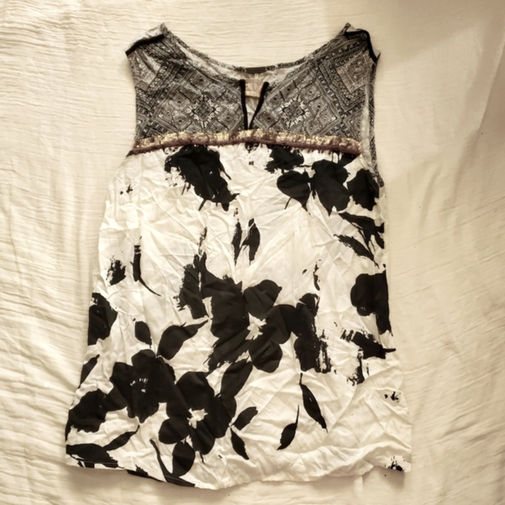 Temperance Chic Black and White Floral Tank Top Gold Accents Size M